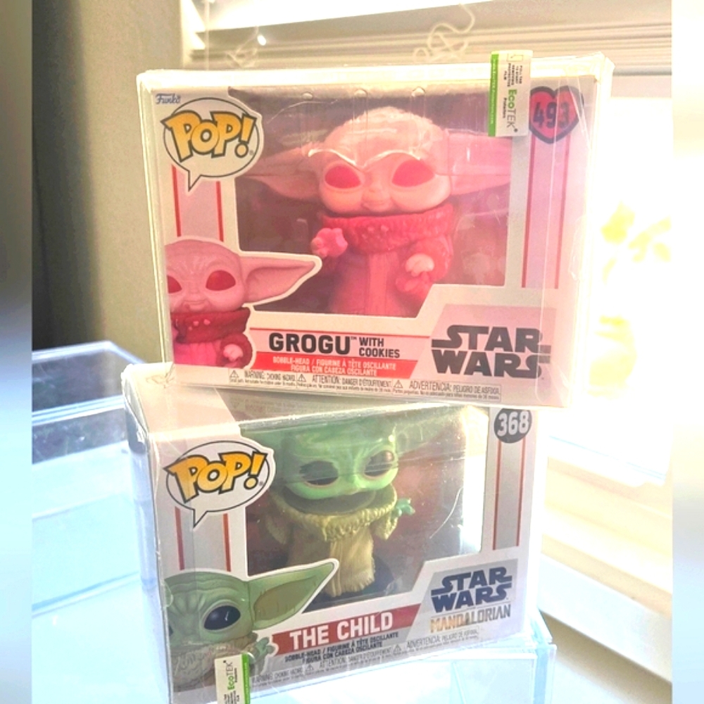 Grogu Valentine's & Original Mandalorian Grogu FUNKO Bobble-Head Figures